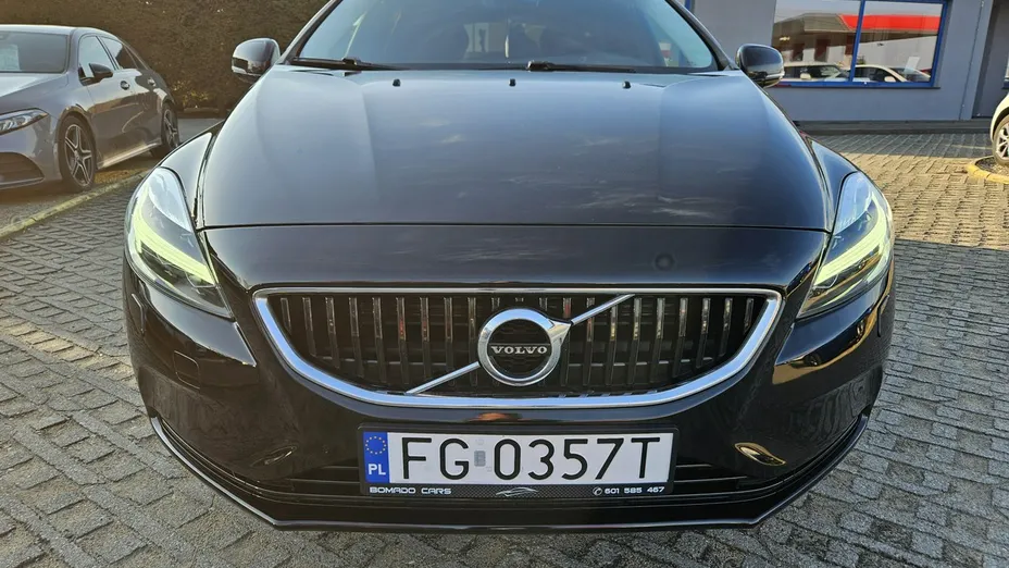 VOLVO V40 -