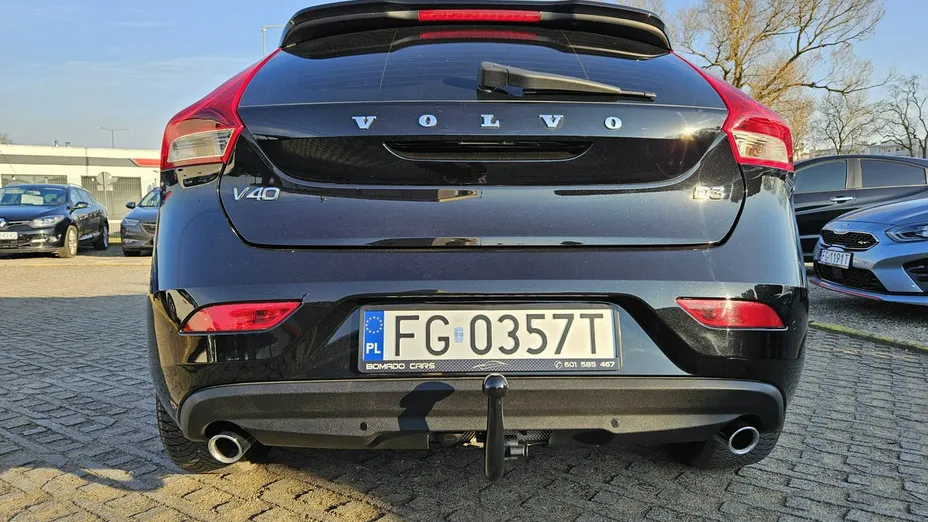 VOLVO V40 -