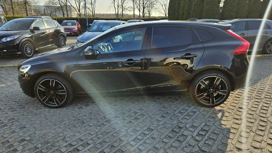 VOLVO V40 -