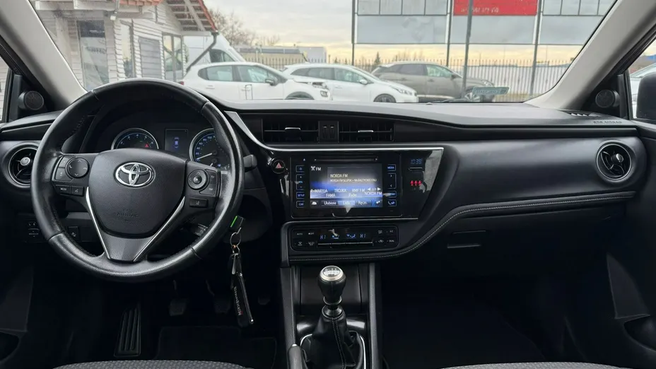 TOYOTA Corolla -