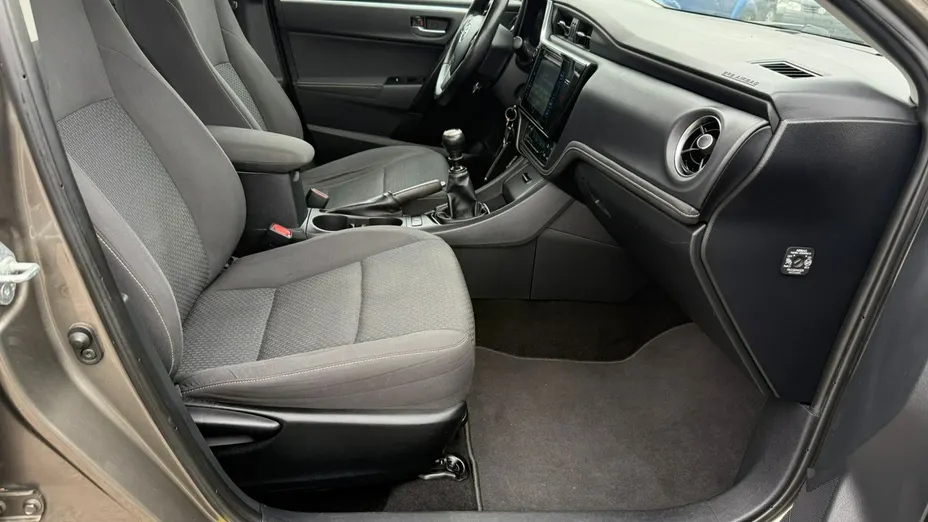 TOYOTA Corolla -