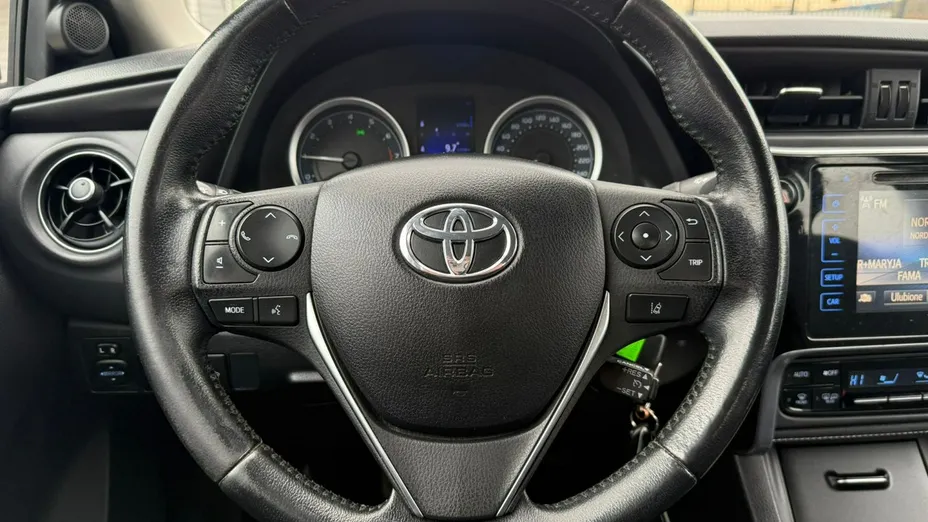 TOYOTA Corolla -
