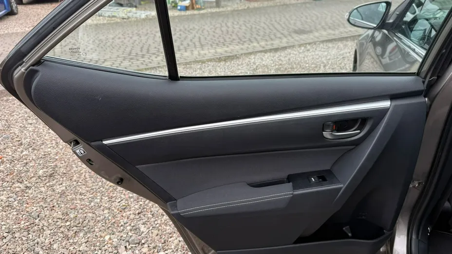 TOYOTA Corolla -
