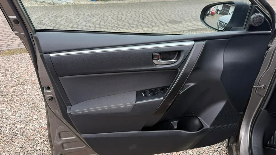 TOYOTA Corolla -