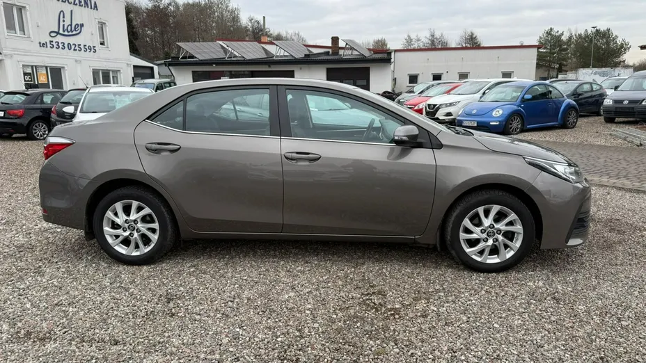 TOYOTA Corolla -