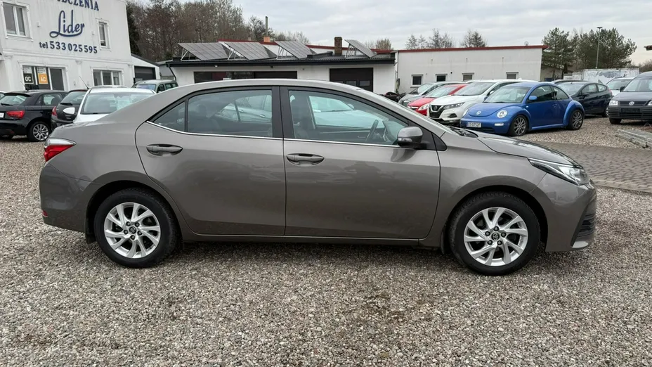 TOYOTA Corolla -