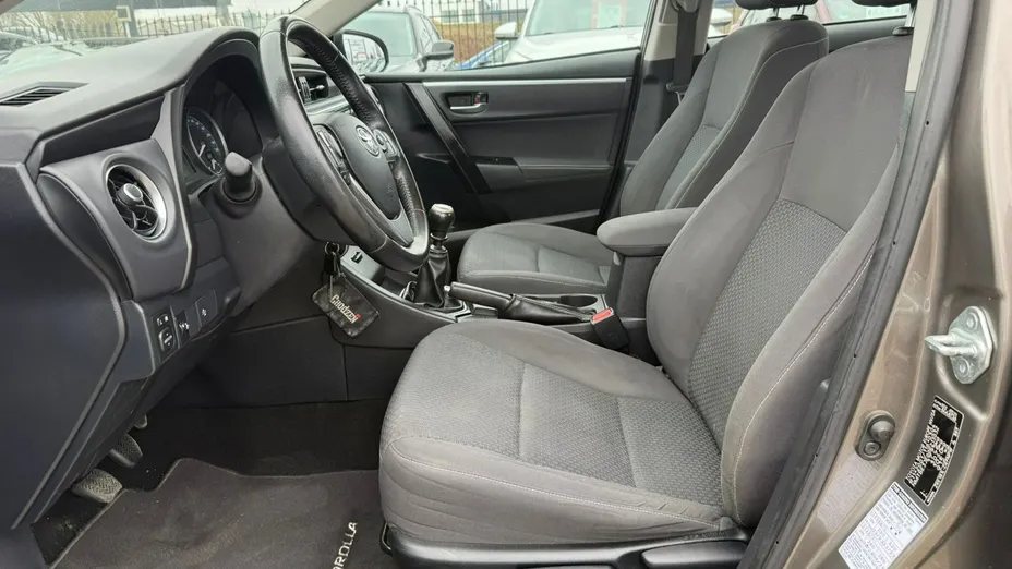 TOYOTA Corolla -