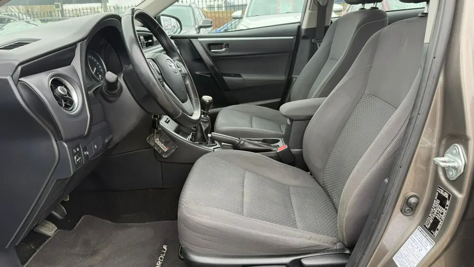TOYOTA Corolla -