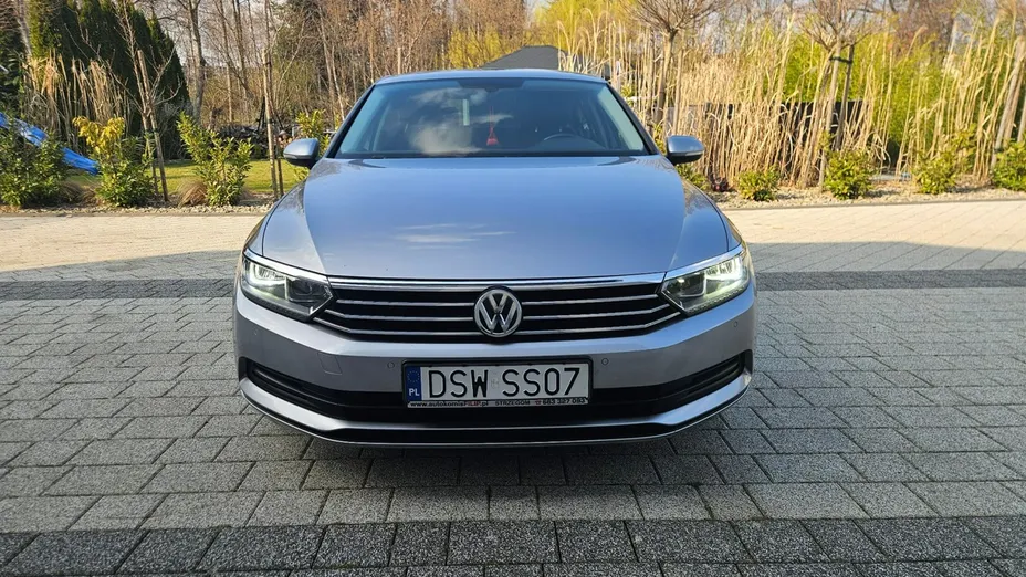 VOLKSWAGEN Passat -