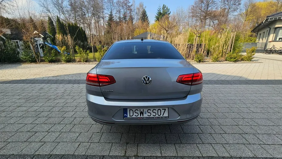 VOLKSWAGEN Passat -