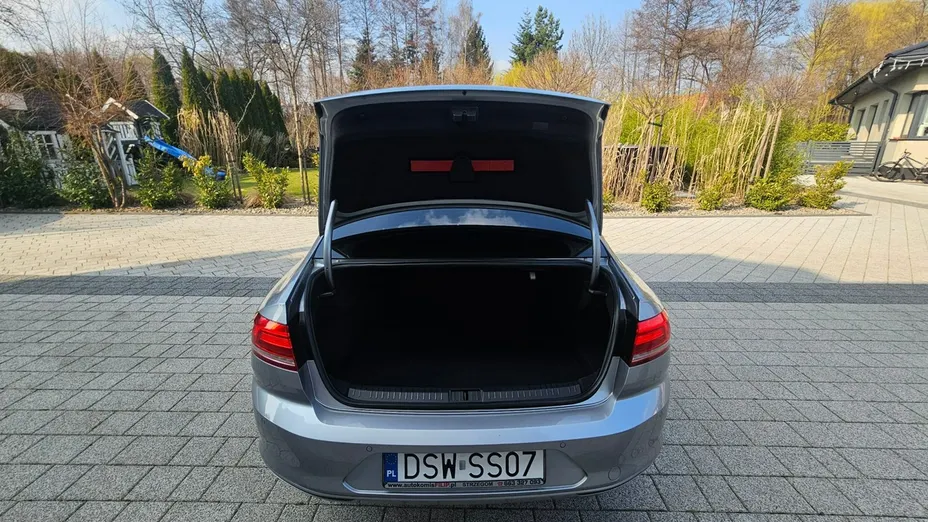 VOLKSWAGEN Passat -