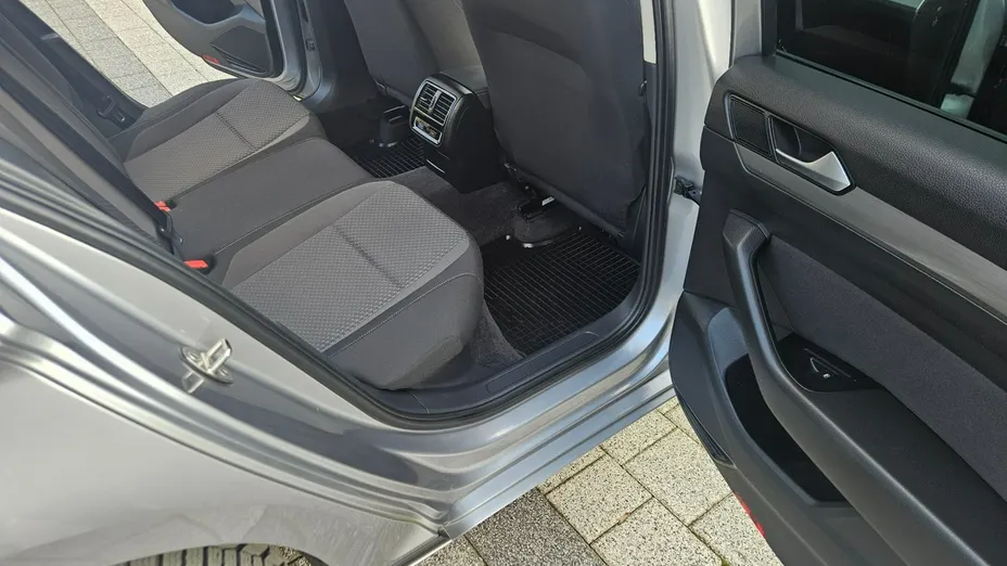 VOLKSWAGEN Passat -
