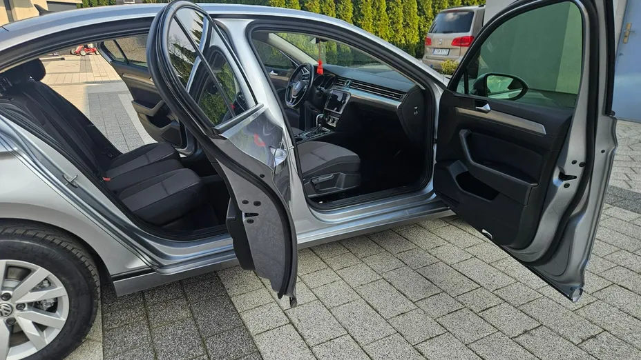 VOLKSWAGEN Passat -