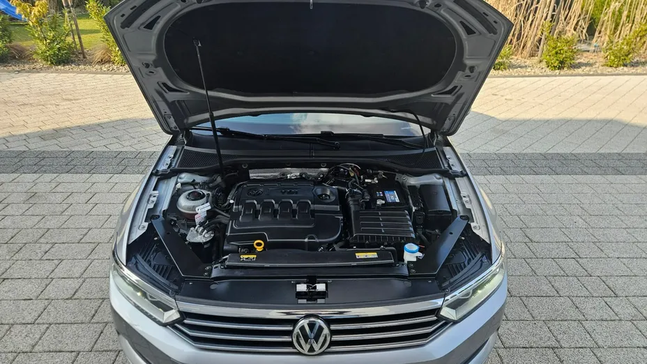 VOLKSWAGEN Passat -