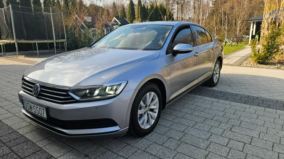 VOLKSWAGEN Passat -