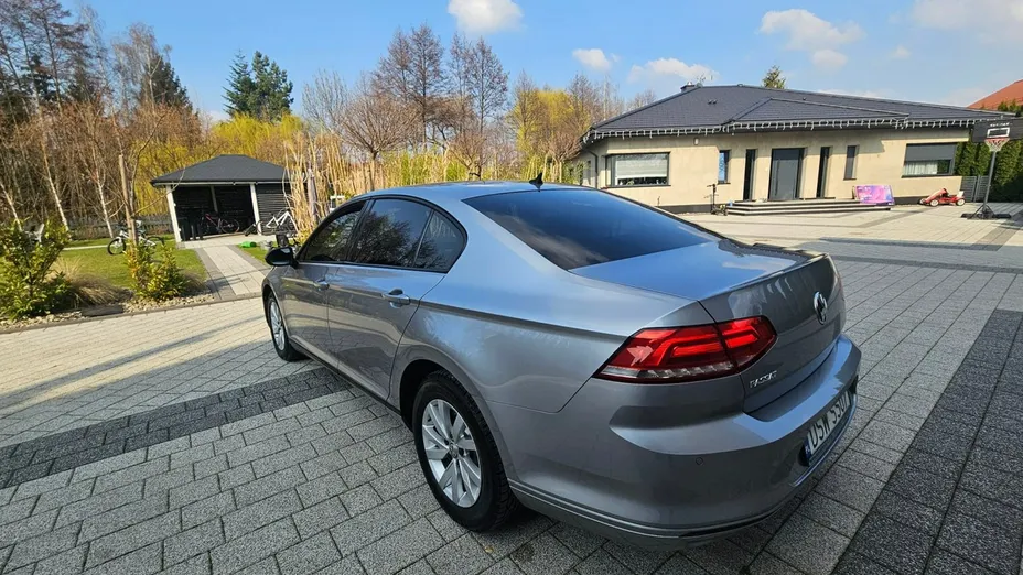 VOLKSWAGEN Passat -