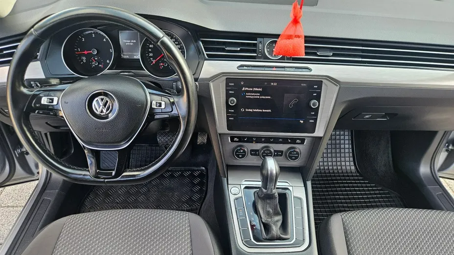 VOLKSWAGEN Passat -