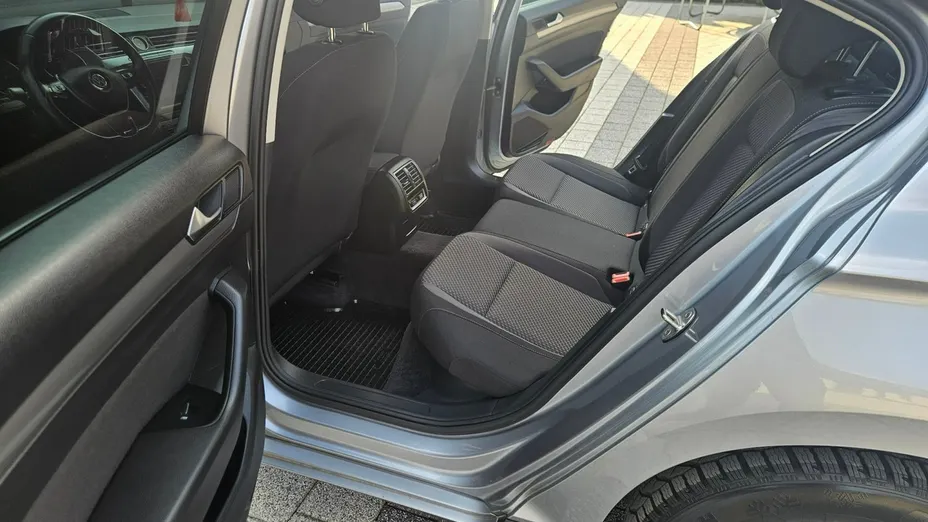 VOLKSWAGEN Passat -