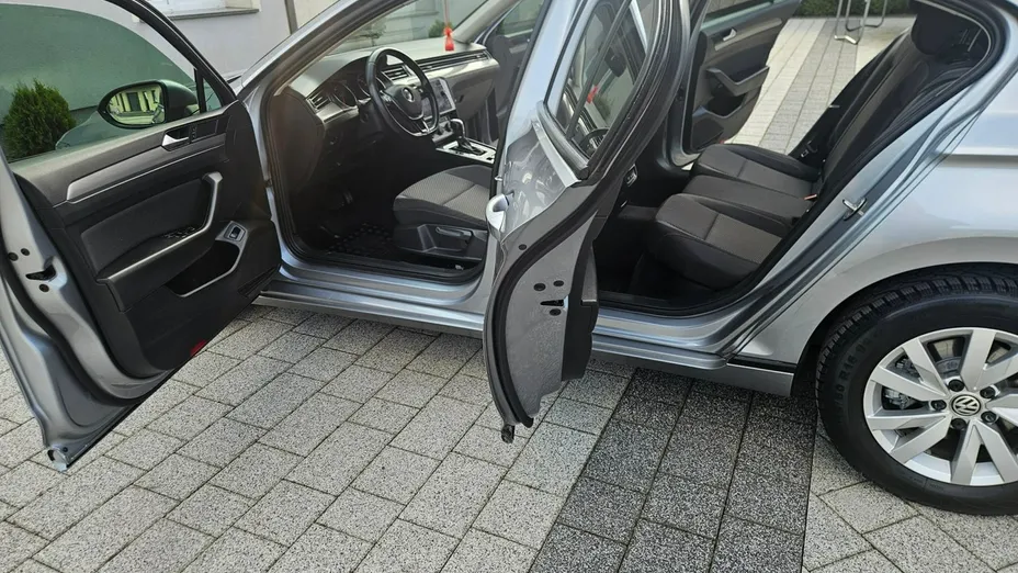 VOLKSWAGEN Passat -