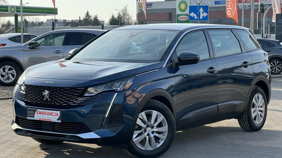 PEUGEOT 5008 -