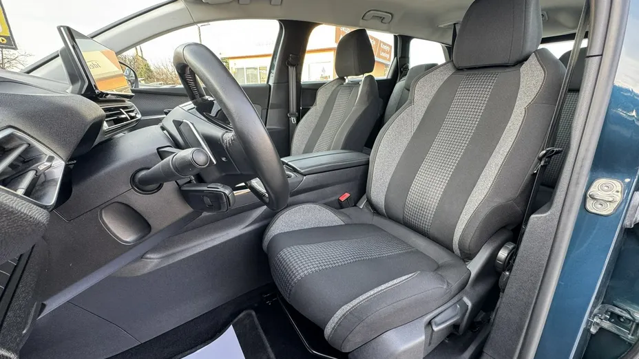 PEUGEOT 5008 -