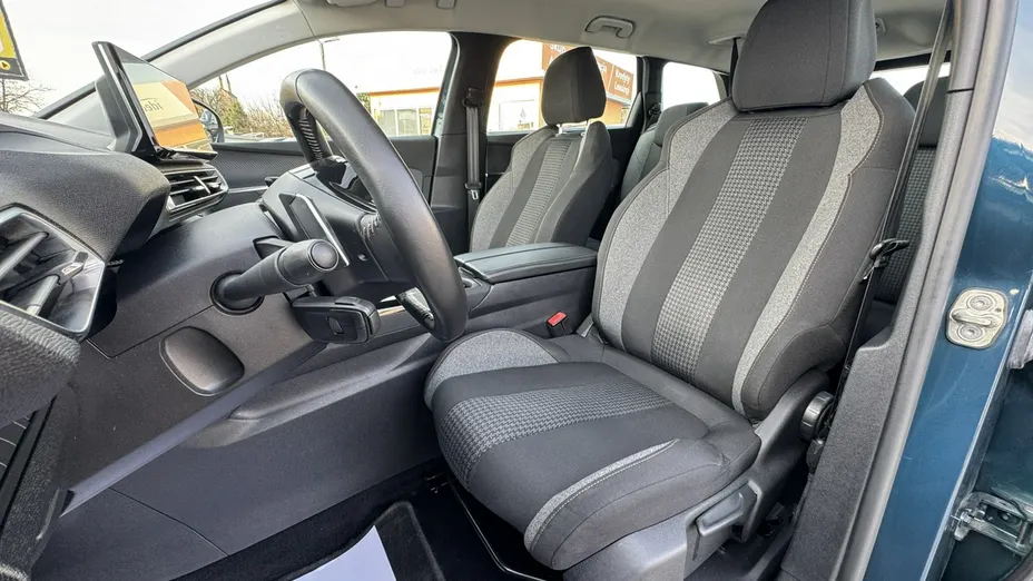 PEUGEOT 5008 -