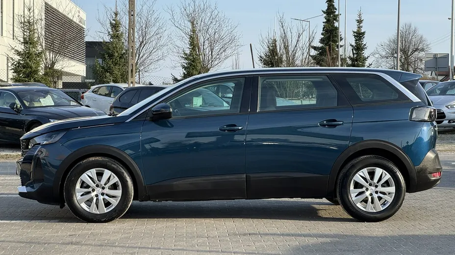 PEUGEOT 5008 -