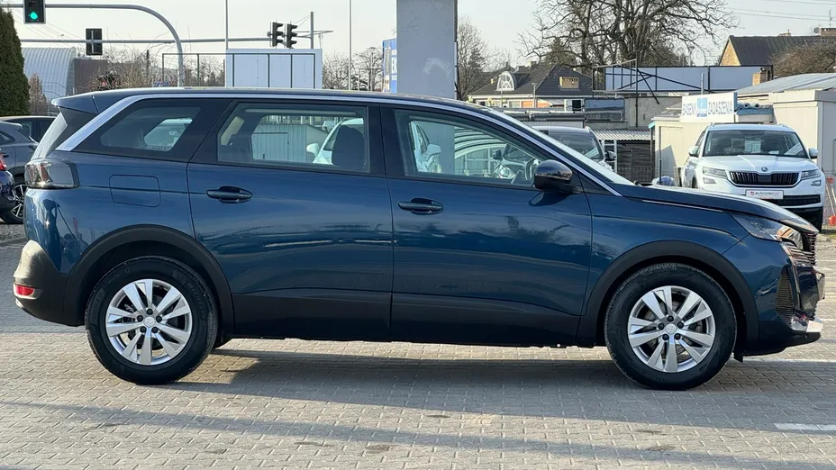 PEUGEOT 5008 -