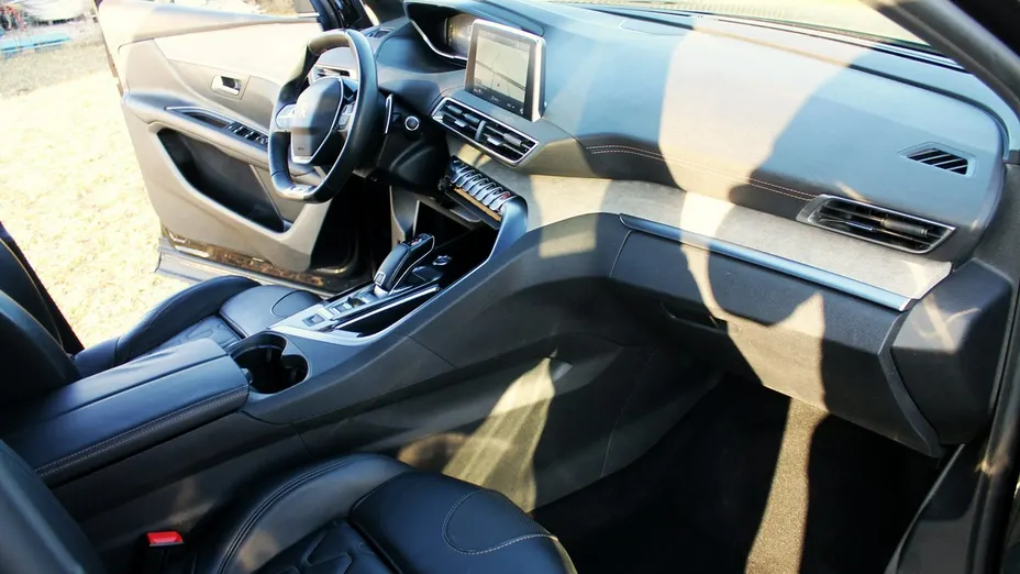 PEUGEOT 3008 -