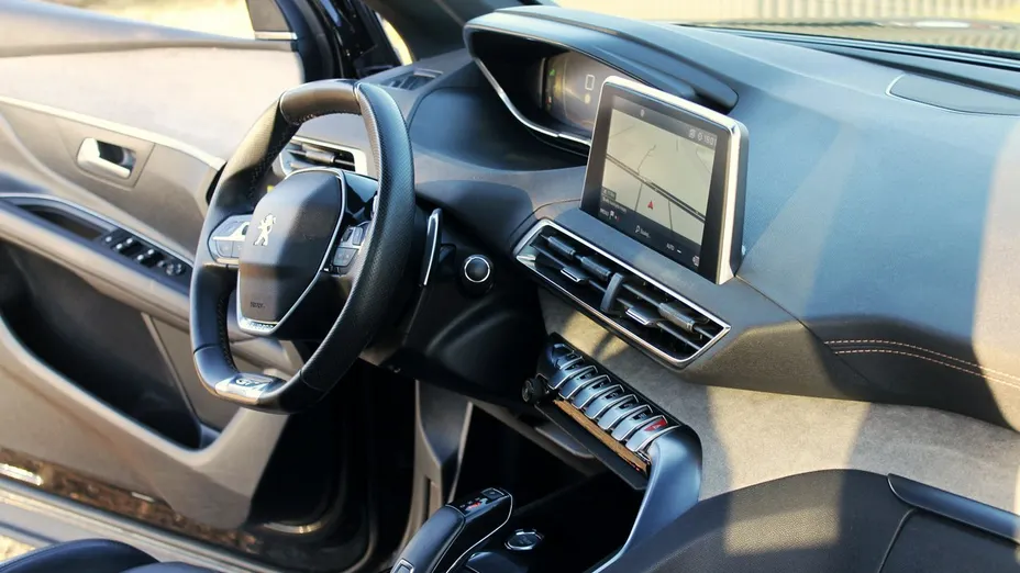 PEUGEOT 3008 -