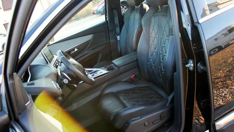 PEUGEOT 3008 -