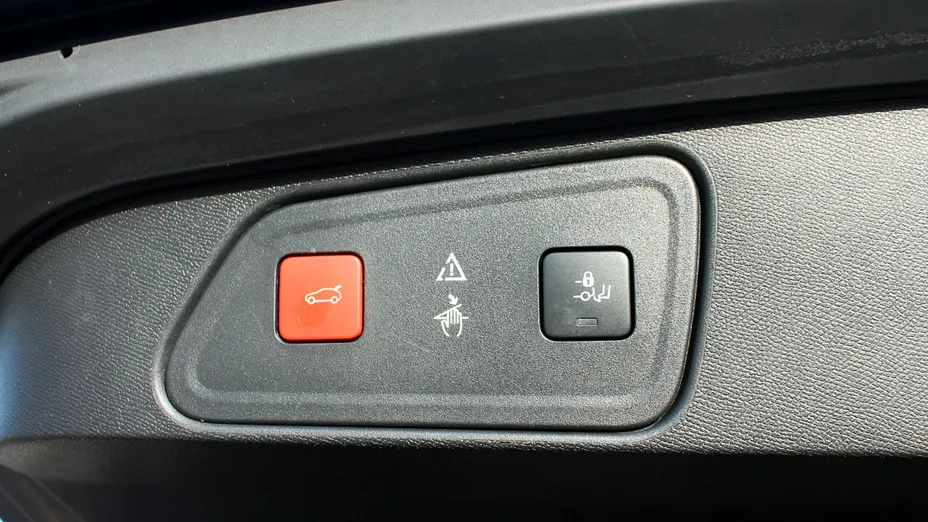PEUGEOT 3008 -