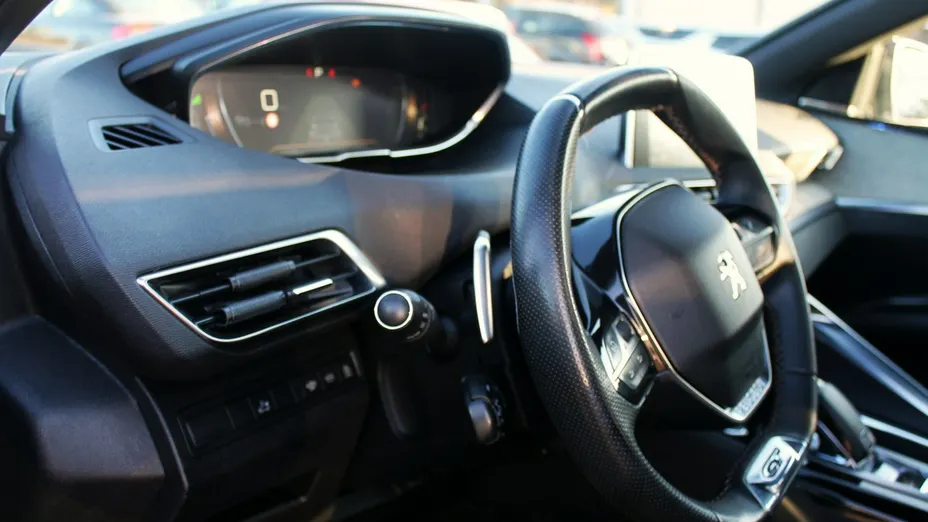 PEUGEOT 3008 -