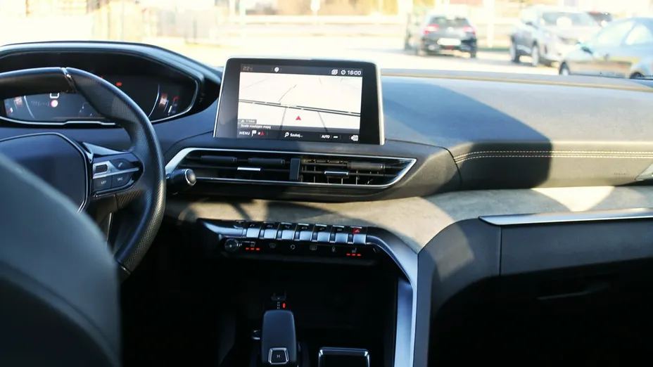 PEUGEOT 3008 -