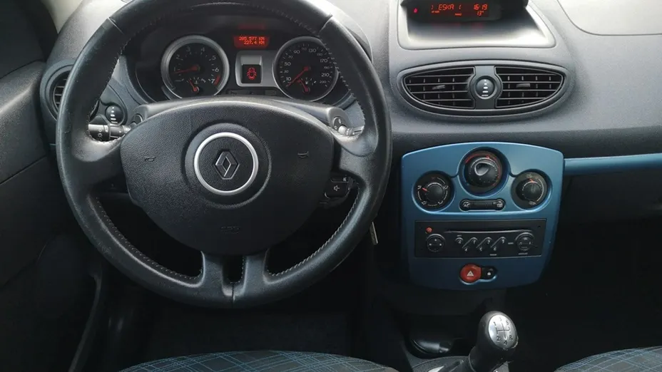 RENAULT Clio -