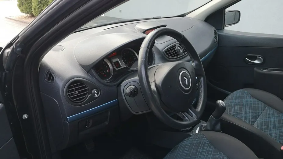 RENAULT Clio -