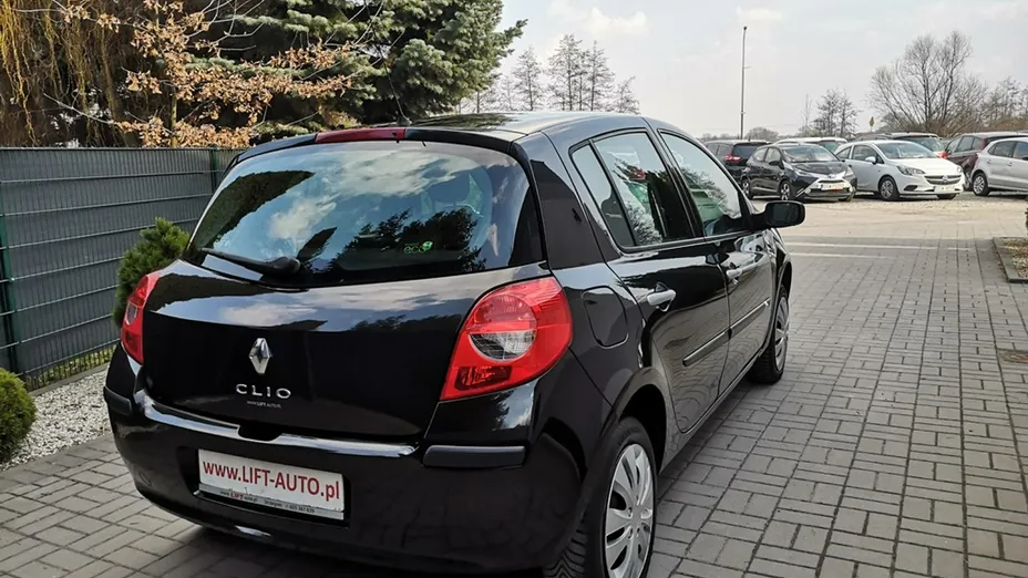 RENAULT Clio -