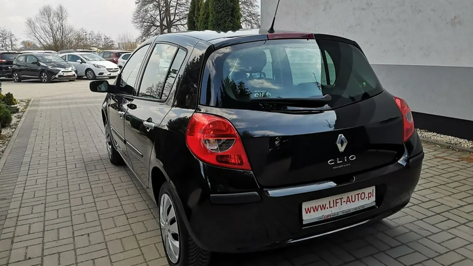 RENAULT Clio -