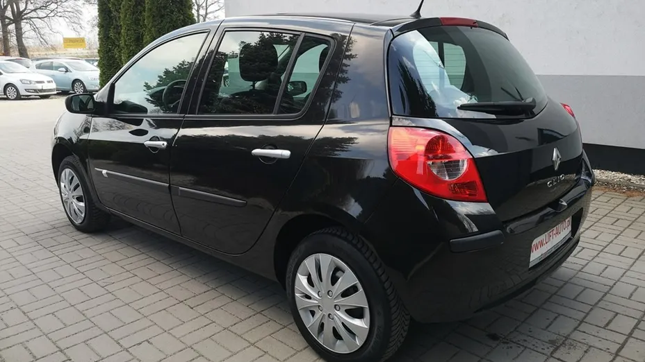 RENAULT Clio -