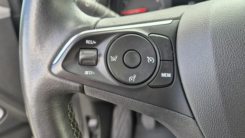 OPEL Crossland X -
