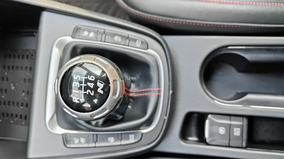 HYUNDAI Kona -