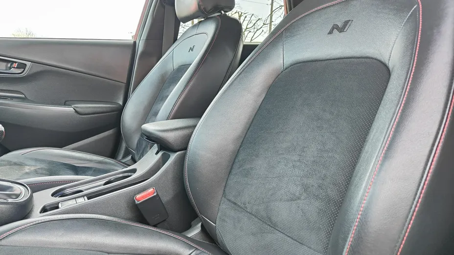 HYUNDAI Kona -
