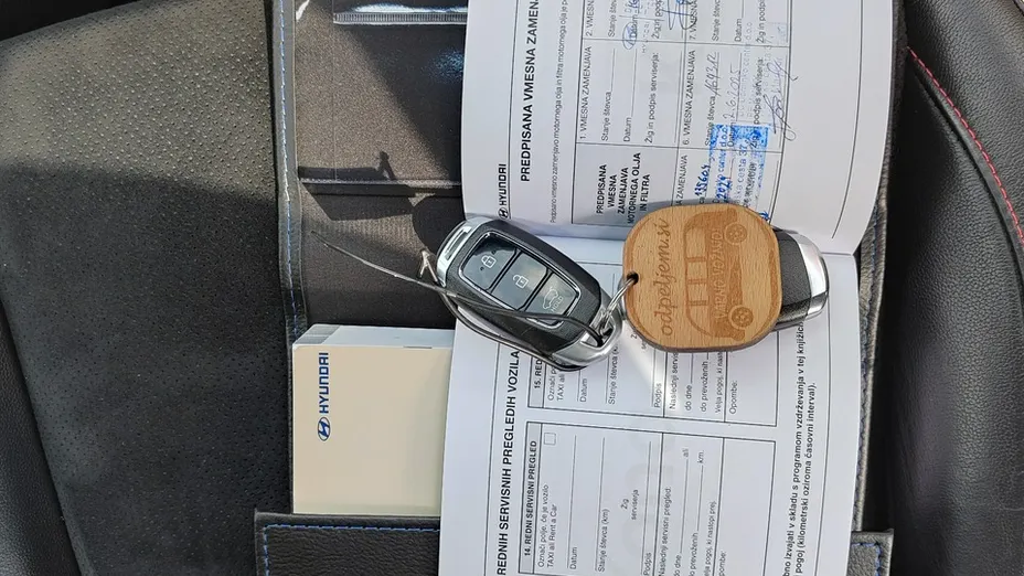 HYUNDAI Kona -