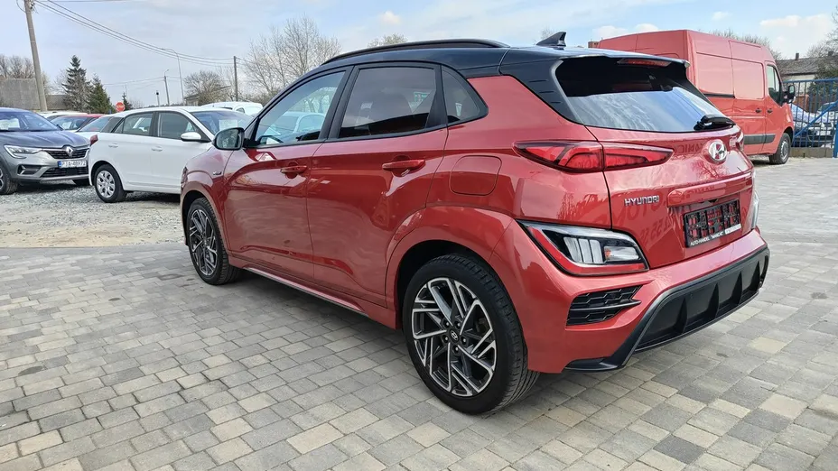 HYUNDAI Kona -