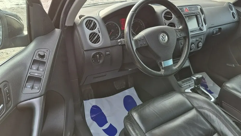 VOLKSWAGEN Tiguan -