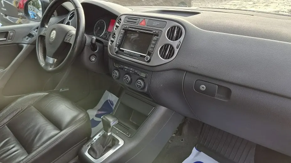 VOLKSWAGEN Tiguan -
