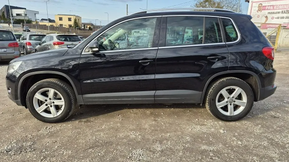 VOLKSWAGEN Tiguan -