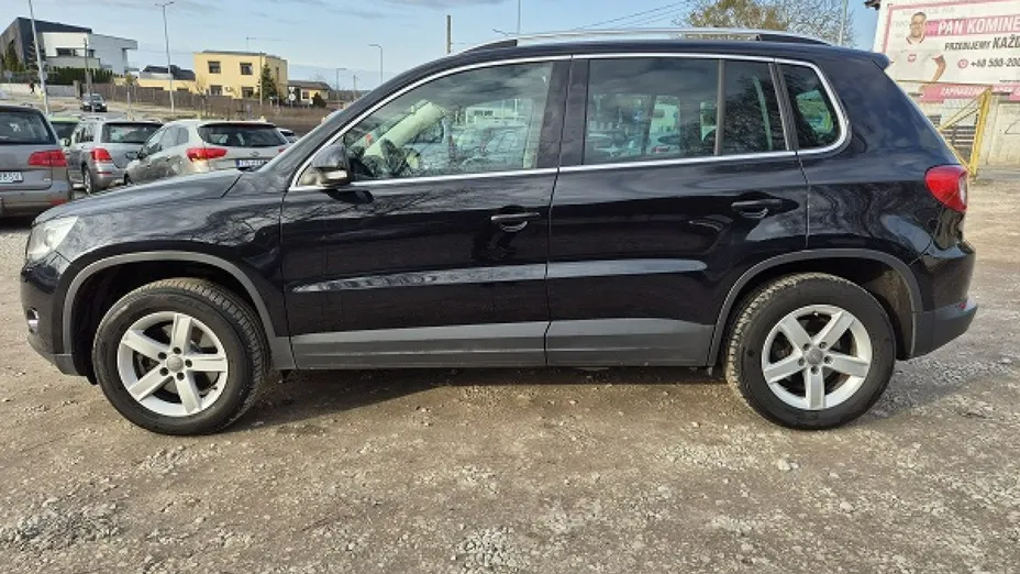VOLKSWAGEN Tiguan -