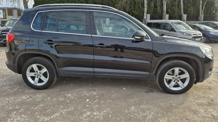 VOLKSWAGEN Tiguan -