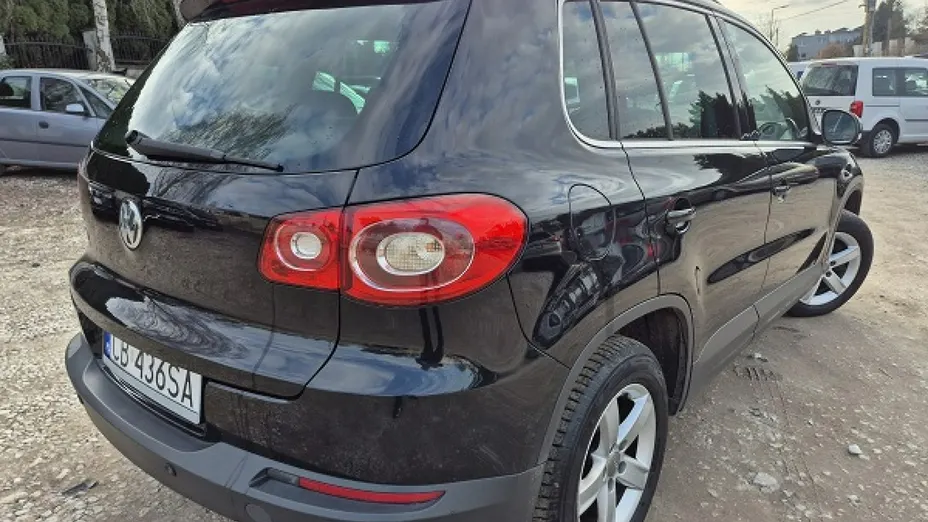 VOLKSWAGEN Tiguan -